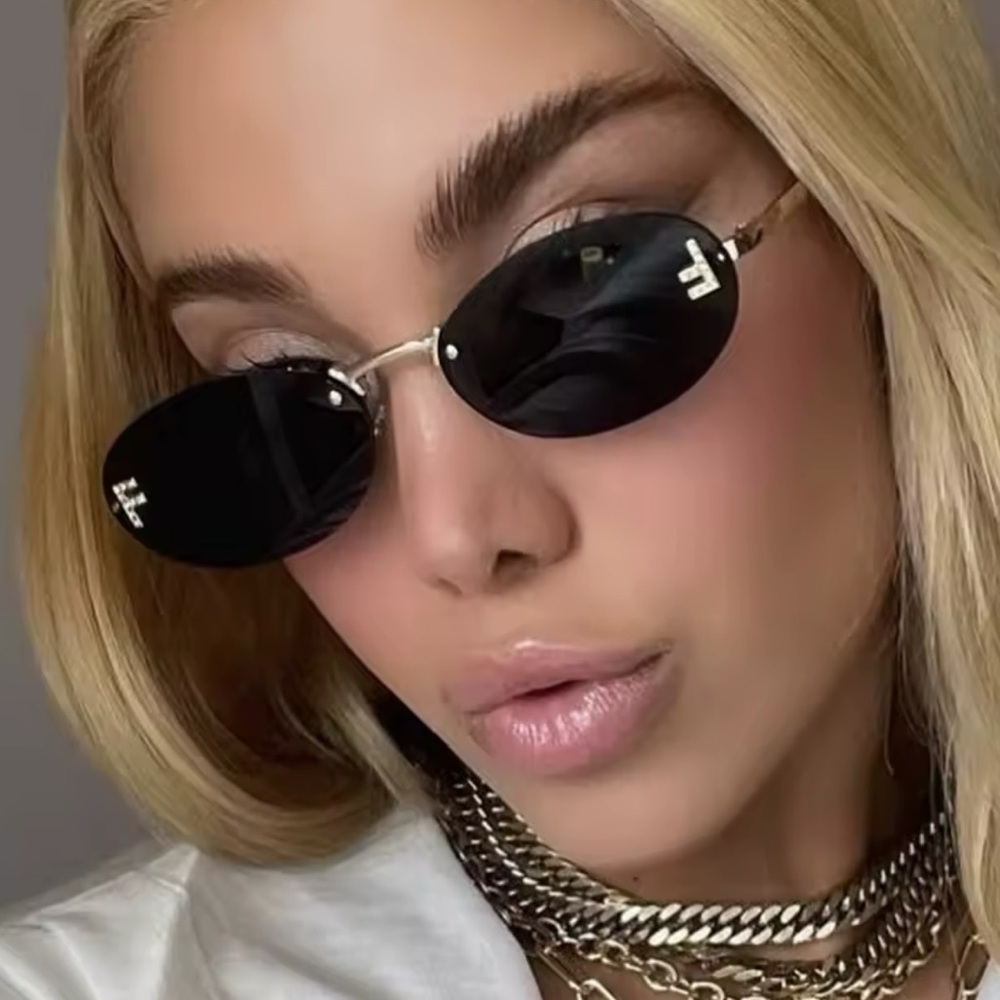 Retro F Stylish Black Sunglasses - Picture 3 of 17